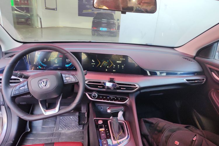 长安 逸动 2021款 PLUS 蓝鲸NE 1.4T GDI DCT尊贵型中控内饰18