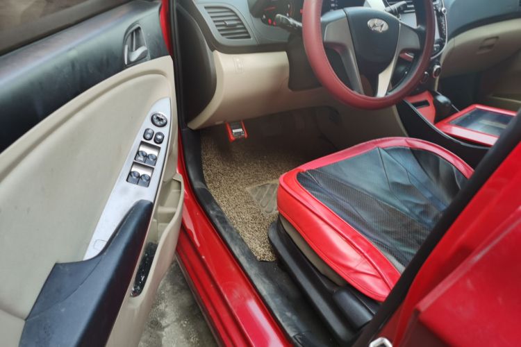 现代 瑞纳 2014款 1.4L 自动领先型GLX中控内饰20