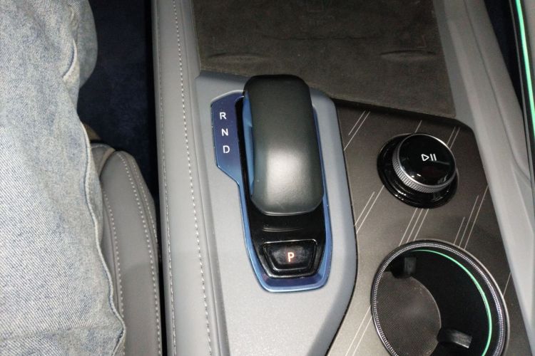 极氪001 2024款 YOU版 100kWh 四驱中控内饰18