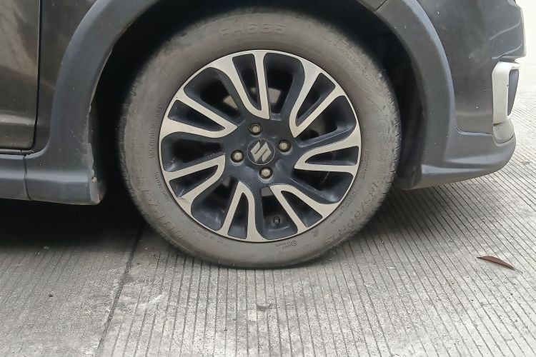 铃木 雨燕 2013款 1.5L 手动20周年限量版车身外观10