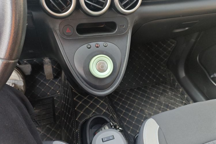 欧拉黑猫 2022款 301km 萌动型 磷酸铁锂中控内饰18