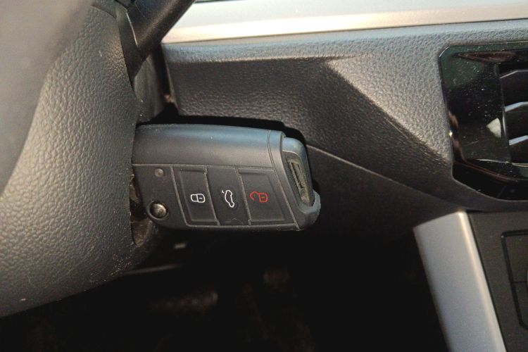 大众 Polo 2019款 Plus 1.5L 自动炫彩科技版中控内饰7001