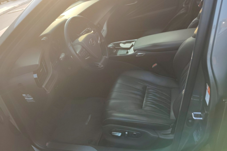 雷克萨斯LS 2020款 500h 豪华版 国VI中控内饰19