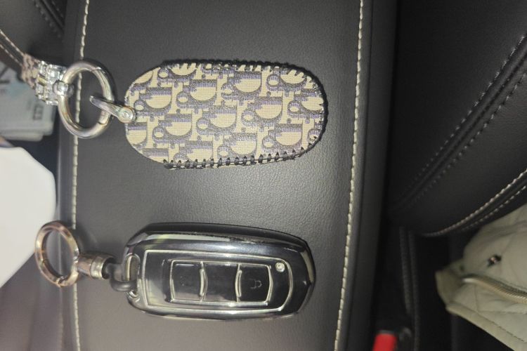 吉利汽车 博越 2016款 2.0L 手动智联型中控内饰11