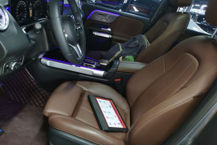 奔驰GLB 2023款 GLB 220 时尚型中控内饰19