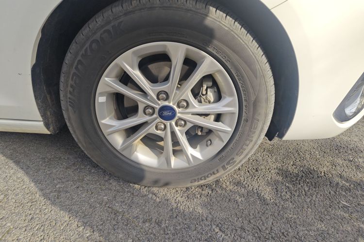 福特 福睿斯 2021款 1.5L 自动铂金版车身外观10