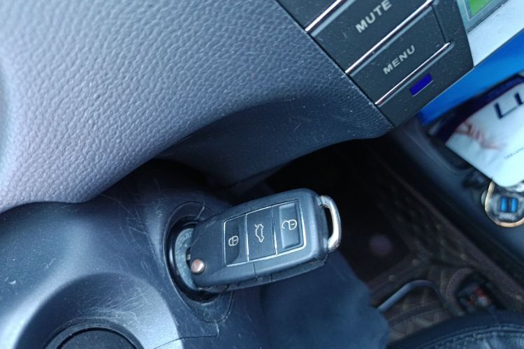 铃木 雨燕 2016款 1.5L 自动时尚型酷玩版中控内饰11