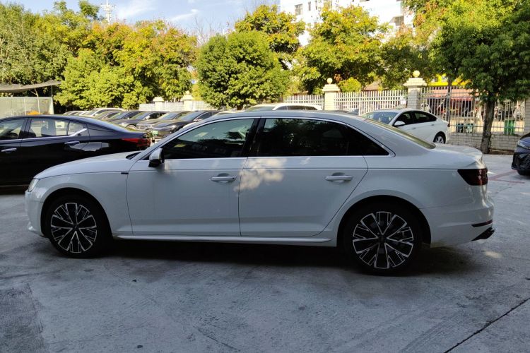奥迪A4L 2018款 30周年年型 40 TFSI 进取型车身外观4