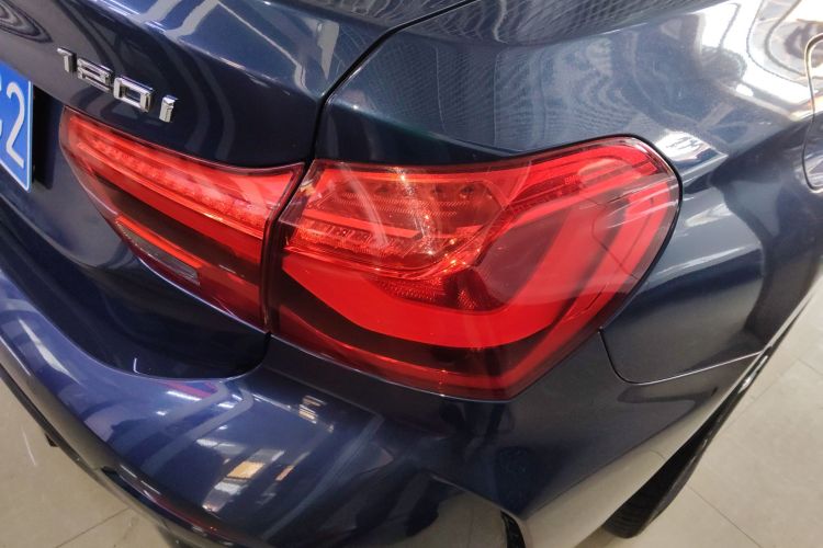 宝马1系 2021款 改款 120i M运动版车身外观9