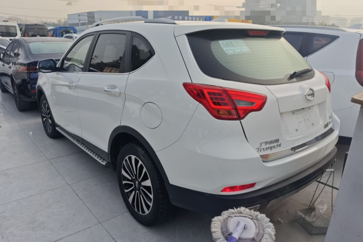 广汽传祺 传祺GS5 Super 2016款 1.8T 自动两驱周年纪念版车身外观4