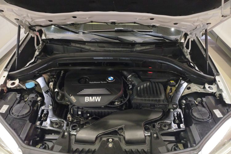 宝马X1 2019款 sDrive18Li 时尚型机舱底盘24