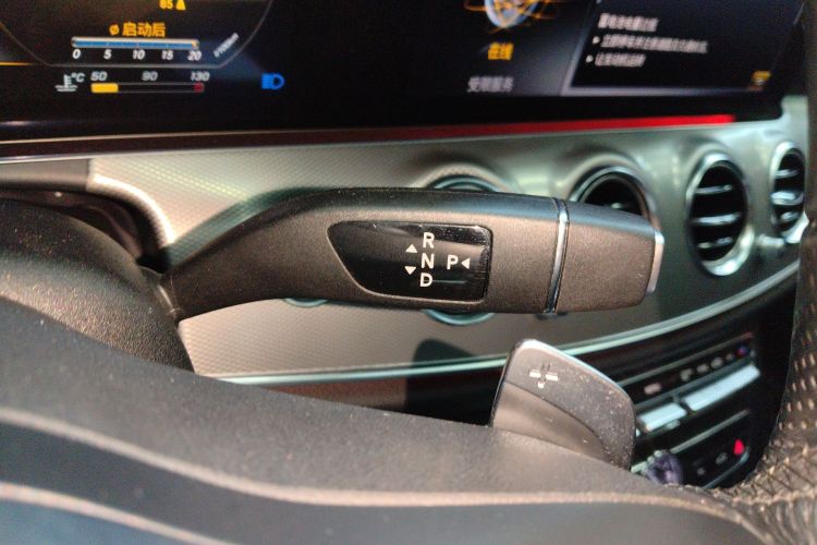 奔驰E级(进口) 2019款 E 260 运动版 4MATIC中控内饰18