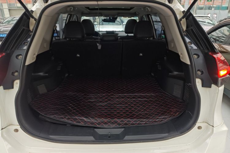 日产 奇骏 2019款 2.0L CVT舒适版 2WD机舱底盘23