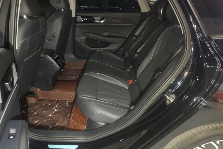 大众 帕萨特 2025款 Pro 380TSI 龙尊版中控内饰21