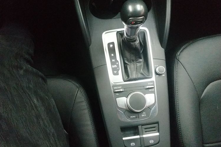 奥迪A3 2018款 30周年年型 Sportback 35 TFSI 时尚型中控内饰18