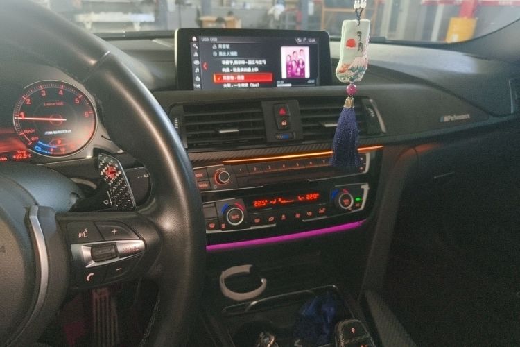 宝马3系 2019款 320i M运动曜夜版中控内饰16