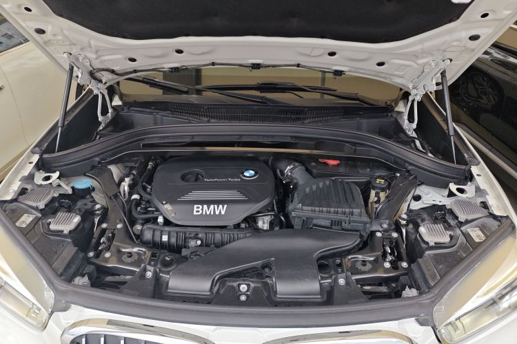 宝马X1 2019款 sDrive20Li 领先型机舱底盘24