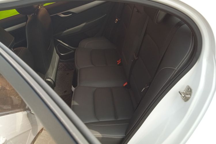 吉利汽车 帝豪 2018款 1.5L CVT向上互联版中控内饰21