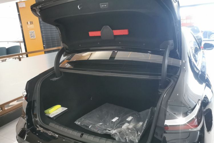 宝马7系 2023款 735Li M运动套装局部细节23