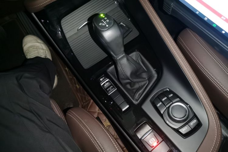 宝马X1 2018款 sDrive18Li 尊享型中控内饰18