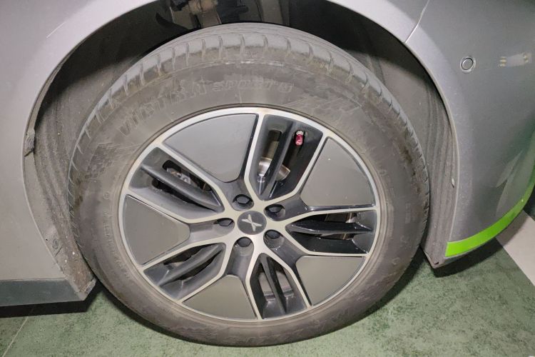 小鹏P7 2024款 P7i 550 Pro车身外观10