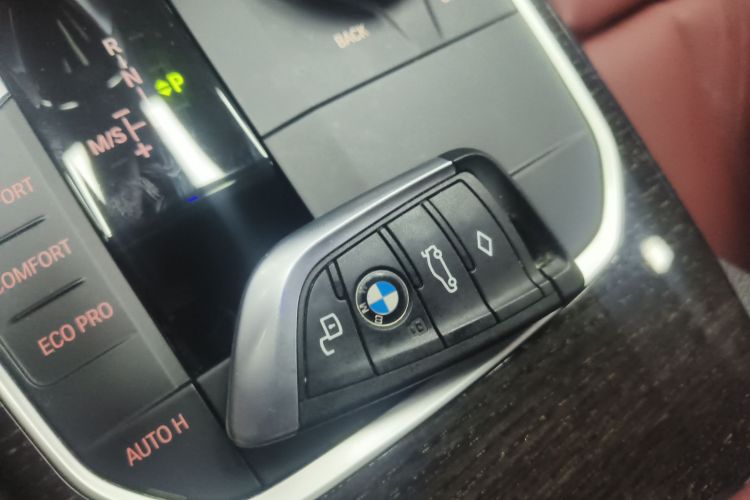 宝马3系 2022款 325Li M运动套装中控内饰11