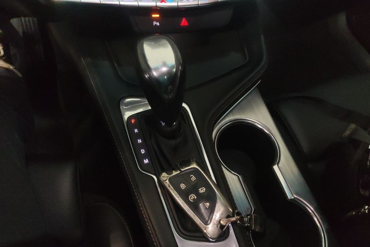 凯迪拉克CT4 2021款 28T 尊贵型中控内饰18