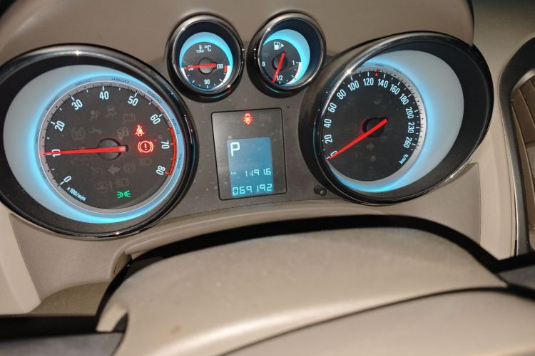 别克 英朗 2013款 GT 1.6L 自动时尚版中控内饰15