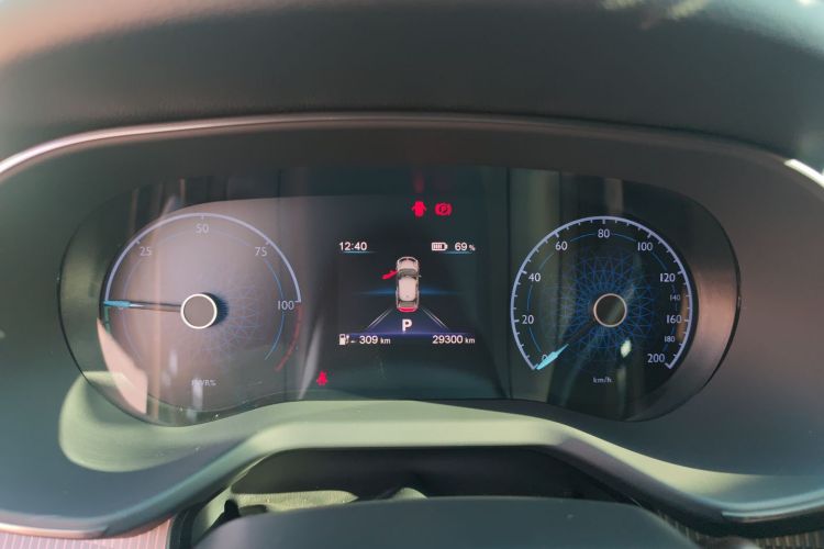 红旗E-QM5 2022款 431km 充电乐享版中控内饰14