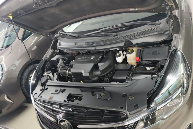 别克GL8 2022款 陆上公务舱 652T 豪华型机舱底盘24