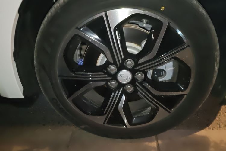 红旗E-QM5 2024款 450km 出行版车身外观10