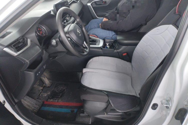 丰田 RAV4荣放 2023款 2.0L CVT两驱都市版中控内饰19