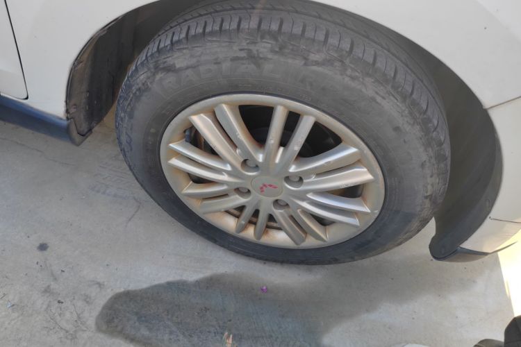 五菱汽车 五菱宏光 2015款 1.5L S1舒适国V车身外观10