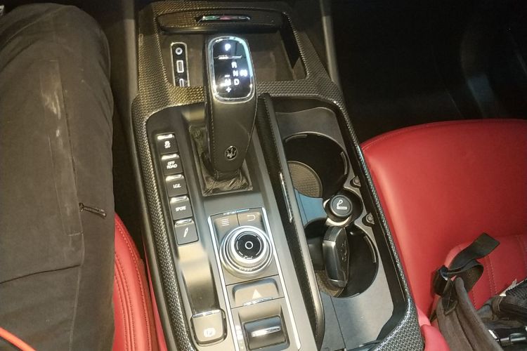 玛莎拉蒂 Levante 2019款 3.0T 标准版 国VI中控内饰18