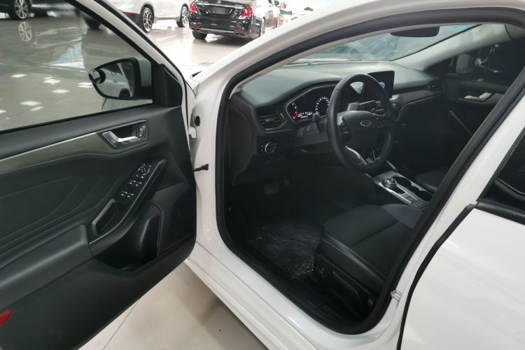 福特 福克斯 2020款 两厢 EcoBoost 180 自动锋潮型中控内饰20