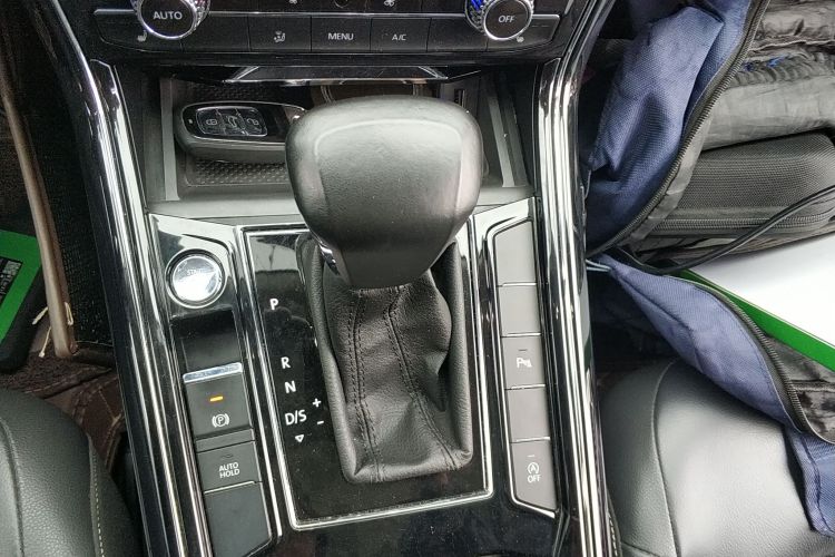 大众 辉昂 2018款 改款 380TSI 两驱商务版中控内饰18