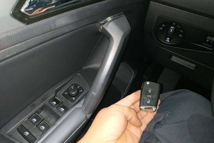 大众 途观L 2018款 330TSI 自动两驱豪华版中控内饰11