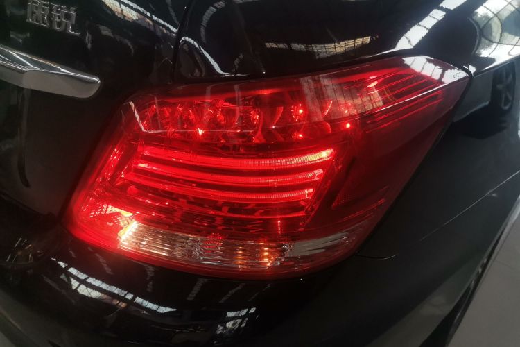 比亚迪 速锐 2016款 1.5L 手动精英型车身外观9