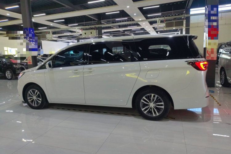 别克GL8 2022款 ES陆尊 653T 舒适型车身外观4