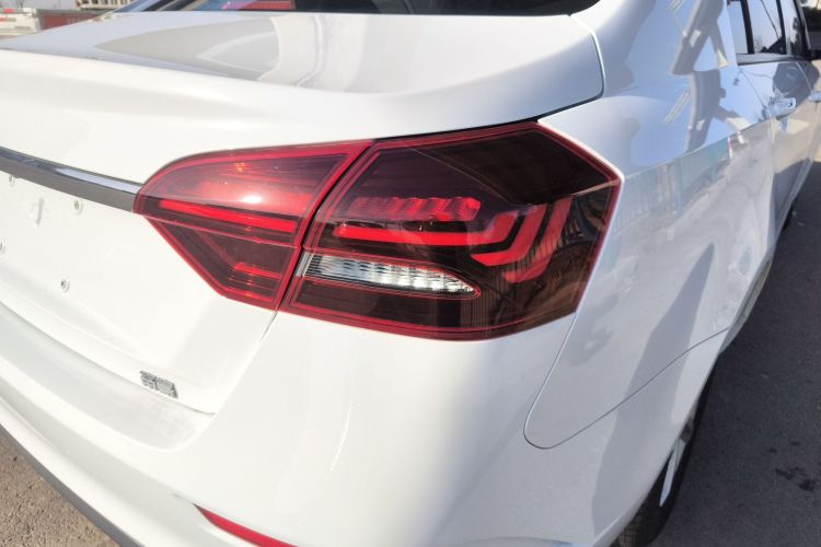 吉利汽车 帝豪 2021款 UP 1.5L CVT舒适型车身外观9