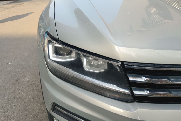 大众 途观L 2017款 330TSI 自动两驱豪华版车身外观8