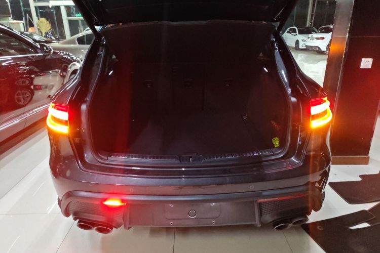 保时捷 2024款 Macan 2.0T机舱底盘23