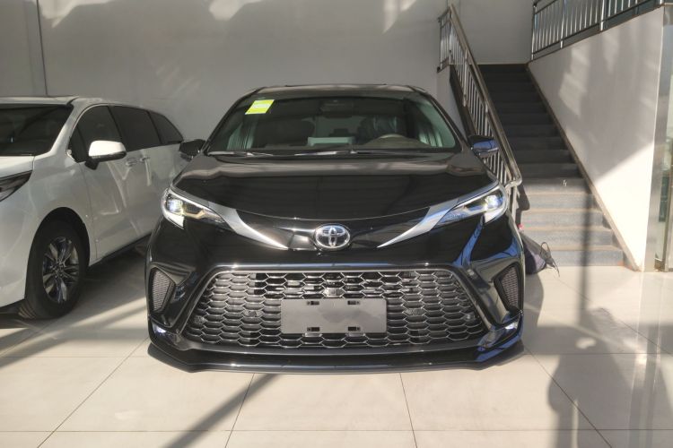 丰田 格瑞维亚 2026款 2.5L混动 尊贵PLUS四驱版车身外观2