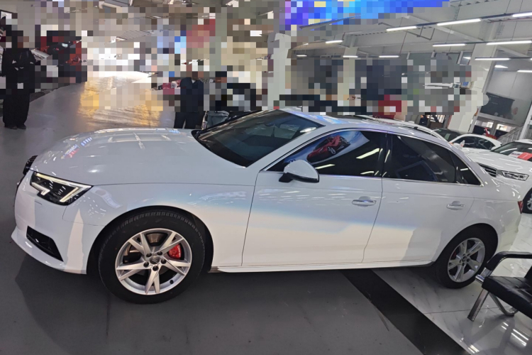 奥迪A4L 2018款 30周年年型 40 TFSI 进取型车身外观4