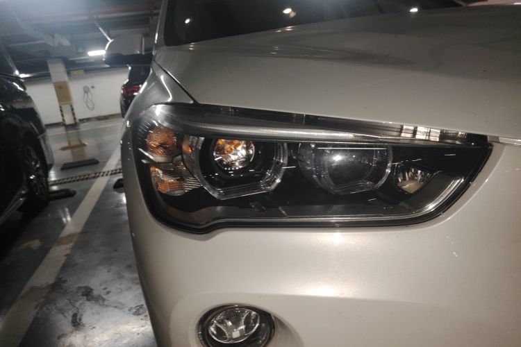 宝马X1 2018款 xDrive20Li 尊享型车身外观8