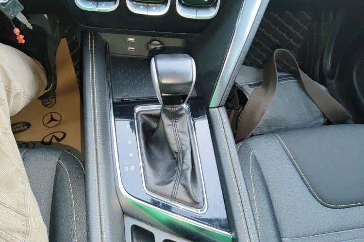 北京汽车 北京X3 2019款 1.5T CVT荣耀版中控内饰18