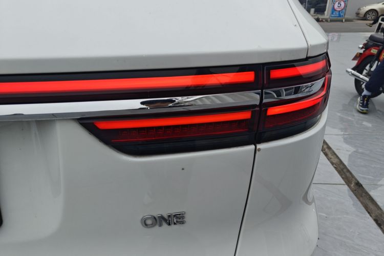 理想汽车 理想ONE 2021款 增程6座版车身外观9