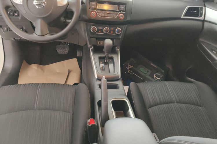 日产 轩逸 2022款 经典 1.6XE CVT舒适版中控内饰18