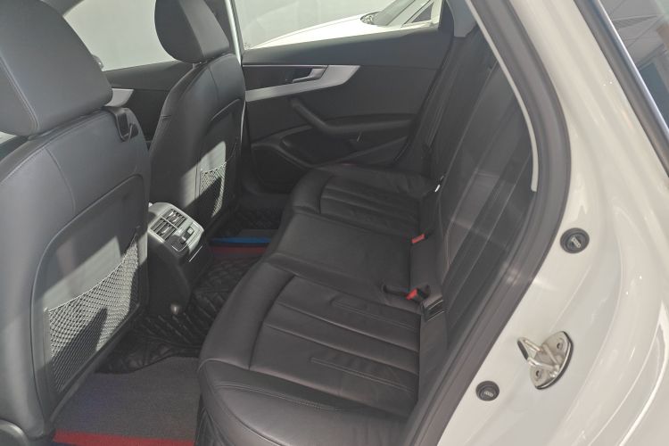 奥迪A4L 2019款 45 TFSI quattro 个性运动版 国VI中控内饰7004