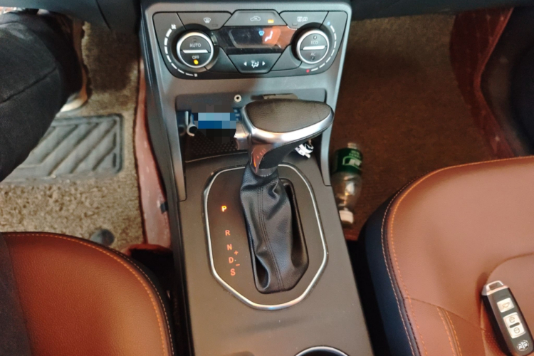 一汽 森雅R7 2017款 1.6L 自动智能型中控内饰18